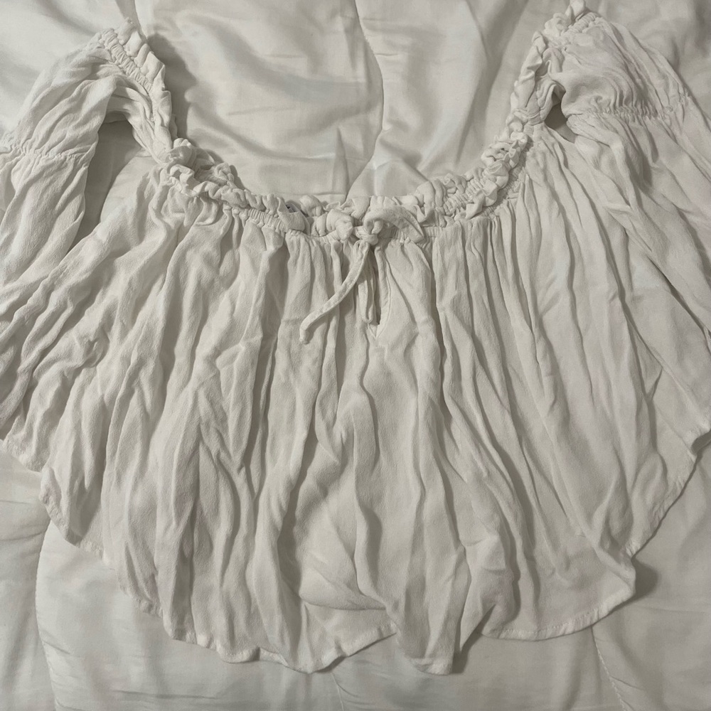 White fashion nova blouse/ size M/ used once